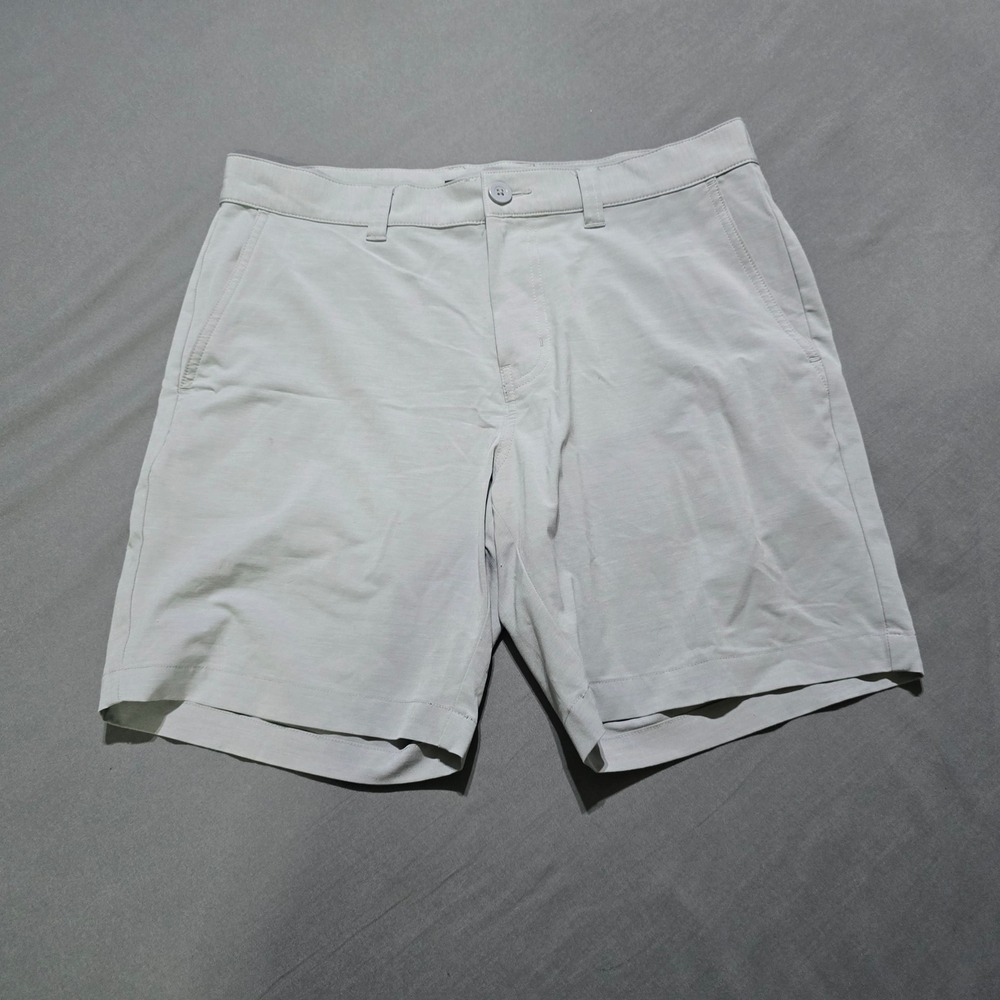 MISSING BUTTON Travis Mathew Golf Shorts Mens 32 Grey Beck Performance
